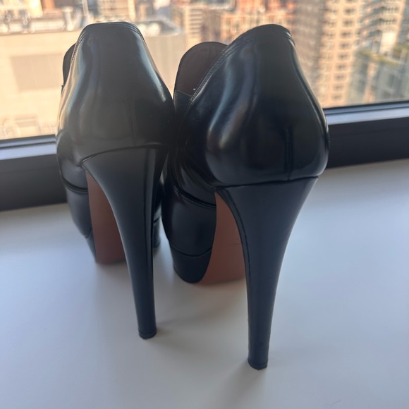 Alaia Black Leather and Elastic Panel Ankle Boots Size 38.5 - Picture 4 of 7